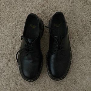 Dr. Martin Oxford shoes, women’s size 9, like new condition.